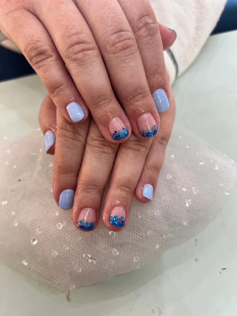 Detalhe de unhas cuidadas